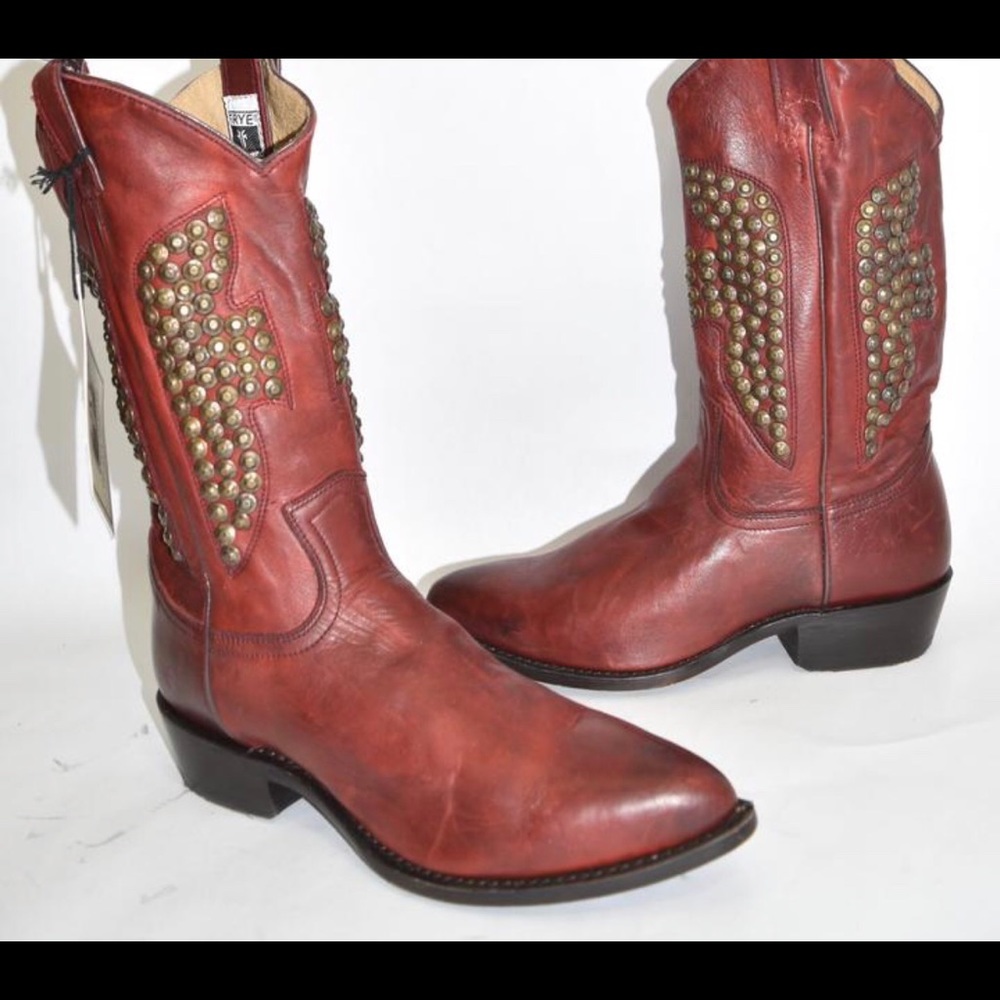 Frye Billy Hammered Stud Boot. Size 6.